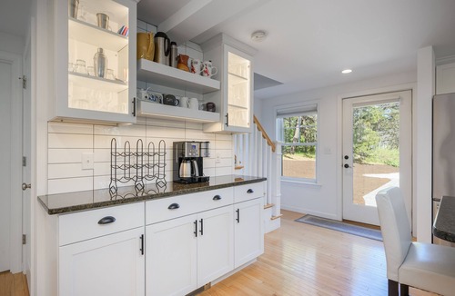 Wellfleet House | Near bay, ocean and Ponds and bike trail Cent AC, Screen Room and linens
