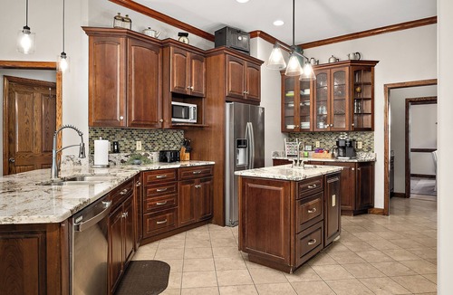 Berlin House | Near Beach & Golf! Sleep 26-Basketball Court-Game Room-Pool