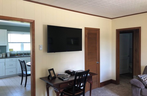 Saxis Cottage | Near Chincoteague & Assateague Island Charming 2-bedroom cottage