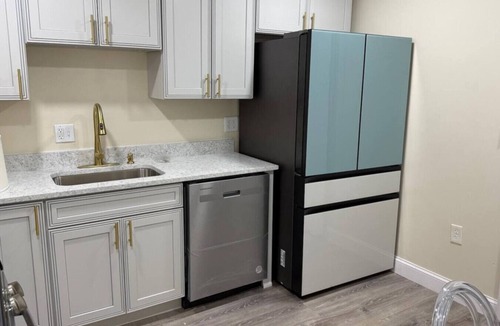 White Oak House | Near DC 5 bdrm 4.5 bth 11 beds 2 kitchens &parking