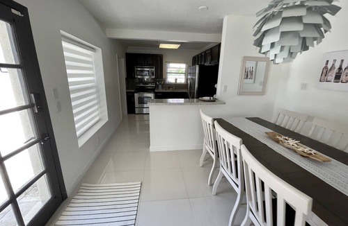 Shady Banks House | Near Downtown Ft Lauderdale PRIVATE HEATED POOL HOME 4 BEDROOM