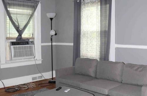 Rochester Apartment | 🏡 Near Downtown Rochester 4 Bdrm w/Jacuzzi Tub
