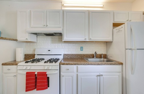 Royal Poinciana Cottage | Near Haulover Park: Hollywood Cottage w/Yard!