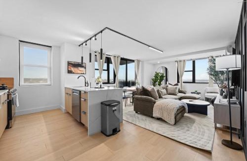 Newark Apartment | Near NYC & MetLife, Large Apartment, Sleeps 14
