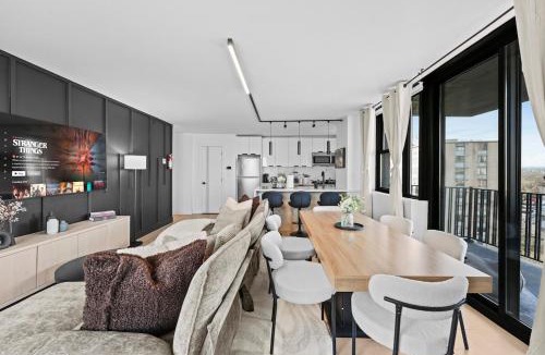 Newark Apartment | Near NYC & MetLife, Large Apartment, Sleeps 14