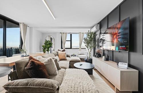 Newark Apartment | Near NYC & MetLife, Large Apartment, Sleeps 14