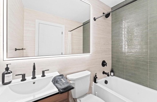 Newark Apartment | Near NYC Modern 2BR Apartment Sleeps 8