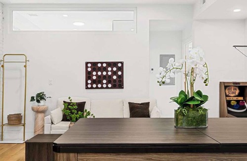 Griggs Park Apartment | Near T & Fenway Park Private Deck Rooftop BU BC