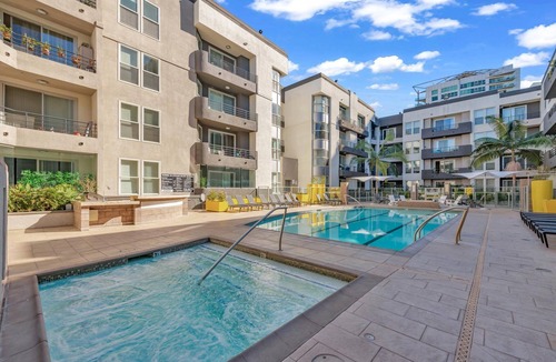 Del Rey Apartment | Neat Marina Studio by the Ocean Pool Gym Hot Tub BBQ Office