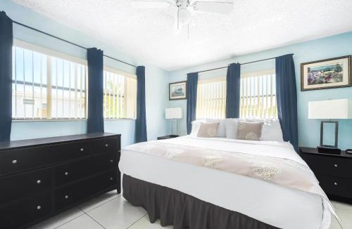 Hollywood Apartment | Neptune Oceanfront Rentals