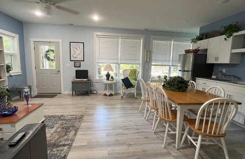 Heathsville Cottage | New 2-bedroom fully equipped creek cottage sleeps 6 WiFi and AC in Heathsville