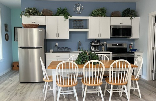 Heathsville Cottage | New 2-bedroom fully equipped creek cottage sleeps 6 WiFi and AC in Heathsville