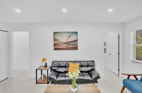Little Ranches House | NEW 2 Bedroom Hollywood Beach and Hard Rock LB1