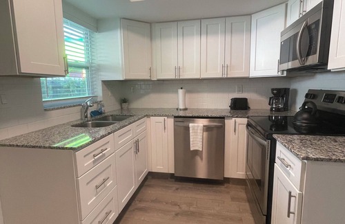 South Middle River House | NEW 2-bedroom unit lovely Fort Lauderdale w/AC, WiFi & AMAZING PRIVATE PATIO