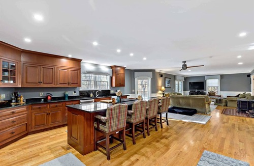 Yarmouth Port House | New 2026 Spectacular Cape Cod Retreat Under 10 Minutes from Mayflower Beach