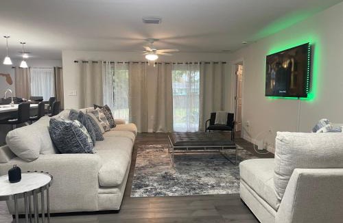 West Little River House | New 3BR in Central Miami Location for Family & Groups