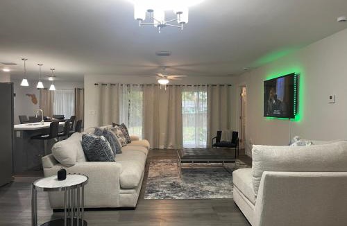 West Little River House | New 3BR in Central Miami Location for Family & Groups