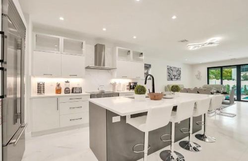 Colee Hammock House | New 4BR w Pool Walk to Las Olas 5mins to Beach