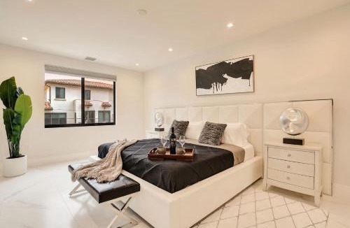 Colee Hammock House | New 4BR w Pool Walk to Las Olas 5mins to Beach