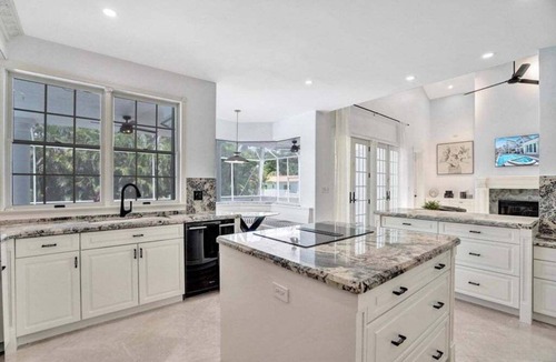 Hollywood Lakes House | NEW! 6BR Elegant Hollywood Lakes Mansion w/Pool & Spa