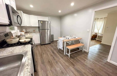 Albany House | NEW! Albany Value Stay | Near universities, Hospitals