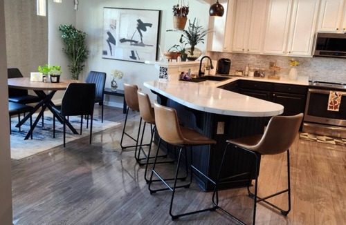 Newport News House | -NEW- Beautiful, Cozy & stylish home with office-for your family! Pet Friendly!