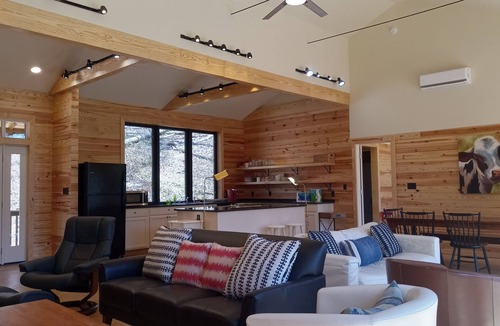 Faber House | New Cabin on the Rockfish! Healing River Sounds Day and Night! Heart of Nelson!