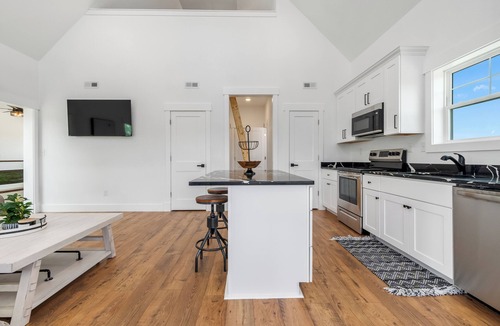 Carova Beach Cottage | New CANAL front home a few rows back from the OCEAN! Beach passes provided!