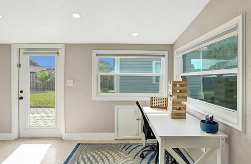 Sunset House | NEW Casa Brisa - Sunlit Family Haven Near Cruise Port & Hard Rock Hotel