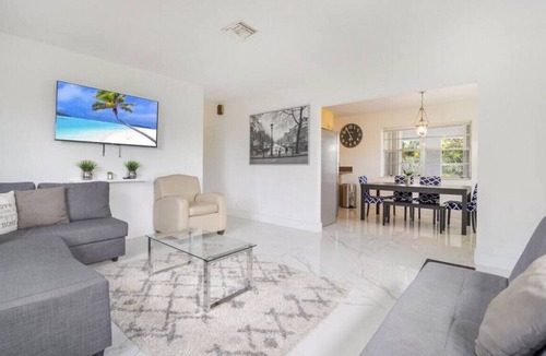 Hallandale Beach Villa | NEW Casa Playa I Outdoor Patio I 10min to beach