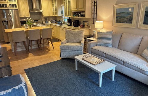 Ocean View House | NEW! Charming Cottage, Pet friendly, Hot tub, Dock & Pool Access-2 mi to Beach