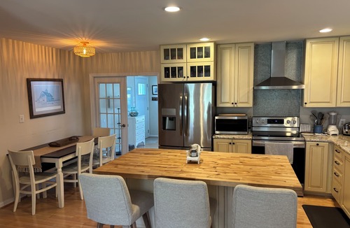 Ocean View House | NEW! Charming Cottage, Pet friendly, Hot tub, Dock & Pool Access-2 mi to Beach