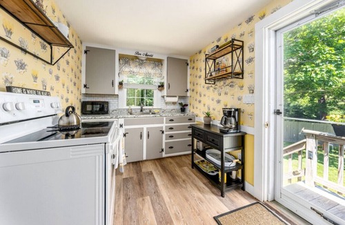 North Chatham House | New! Chatham Cottage- 1 Mile to Downtown & Beaches
