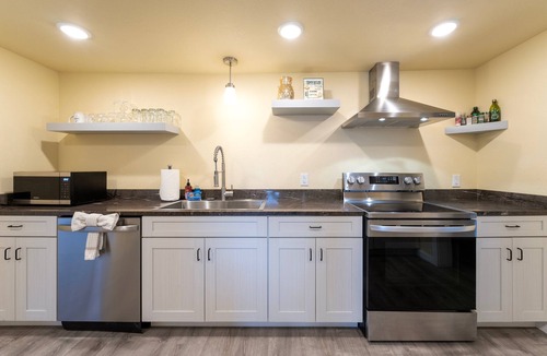 Bigfork House | New! Cherry Orchard Cottage | Fireplace · Near Flathead Lake · 1 Hr to Glacier National Park