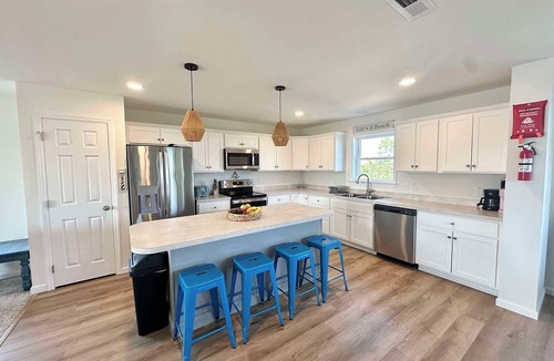Avon House | New Construction- Ocean-side-Less than 5 min. walk to the beach