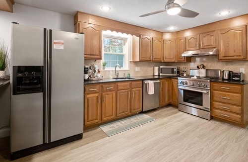 South Dennis House | NEW - Cozy Cape Cod Family Getaway ~ A/C ~ SCREENED PORCH