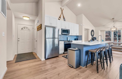 Bumpass House | NEW! COZY LAKEFRONT ! Hotub, Beach, Water Toys & More