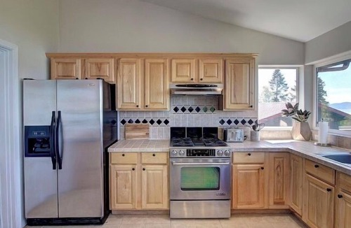 Bigfork House | New! Flathead Lake Views | Cherry Orchard | Walk to Lake | Two Living Spaces