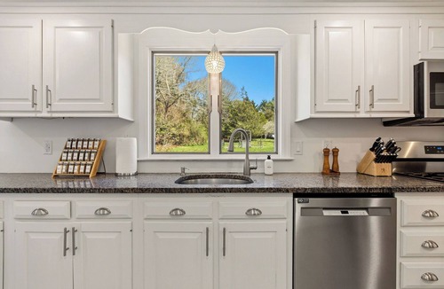 East Sandwich House | NEW-Heated Pool, 1.5 miles to Beach, Ping Pong Table. 2 Stunning Homes in 1!