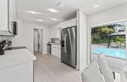 Miami Gardens House | New Home w/Big Patio/Heated Pool/Pool table/Ping pong table