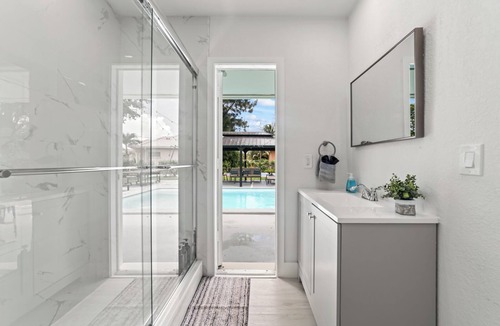 Miami Gardens House | New Home w/Big Patio/Heated Pool/Pool table/Ping pong table