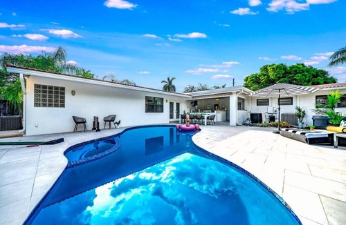 South Corals House | NEW! HTD POOL/HOT TUB/5 MIN TO BEACH/BAR!