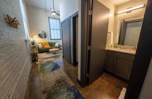 Buchanan Apartment | New King Bed Apartment: Brewery| River| Downtown