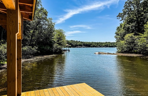 Livingston House | NEW Lakefront Lake Anna, Dock, Firepit, Game Room