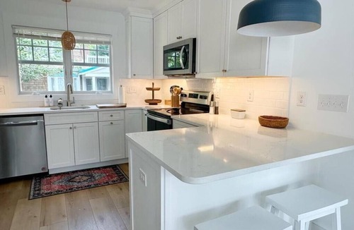 South Rehoboth Cottage | New Listing~ Charming 4-bedroom cottage in Rehoboth Prime Weeks Available