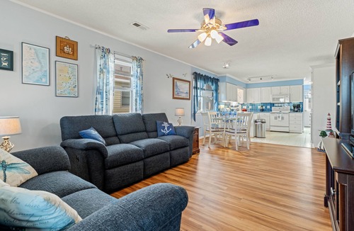 Colington House | New Listing⭐Cozy Bungalow, Walk to Beaches 🌊⛱️🐬, Restaurants, Wifi, Dogs ✔️