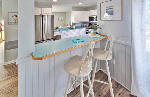Corolla Light House | New Listing✦Walk to Beach ✦ Corolla Light Resort Pools✦ Hot Tub ✦ Bikes ✦ Kayaks