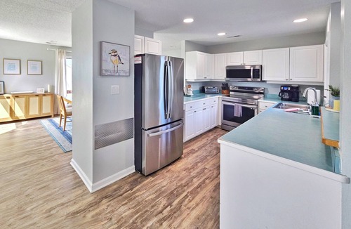 Corolla Light House | New Listing✦Walk to Beach ✦ Corolla Light Resort Pools✦ Hot Tub ✦ Bikes ✦ Kayaks