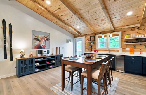 Sugar Mountain Cabin | New Luxurious Mountain Escape with Spa & Views