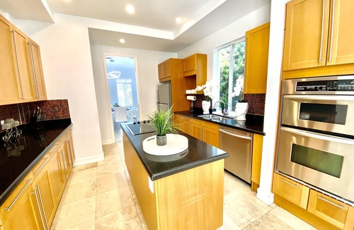 Hollywood Lakes House | New Luxury Family Villa